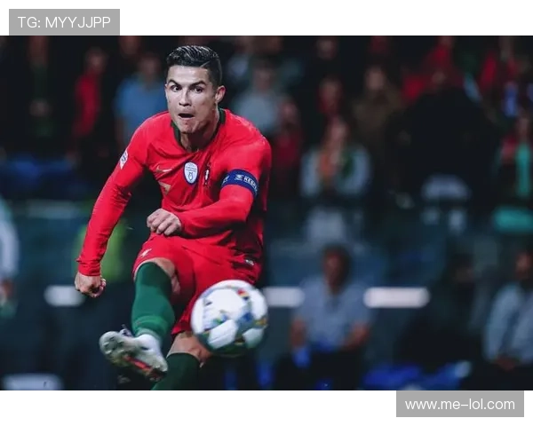 足球界超一流球星：引领潮流的传奇人物与不朽瞬间解析